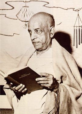 Srila Prabhupada holding Bhagwatam, Butler, PA, 1965
